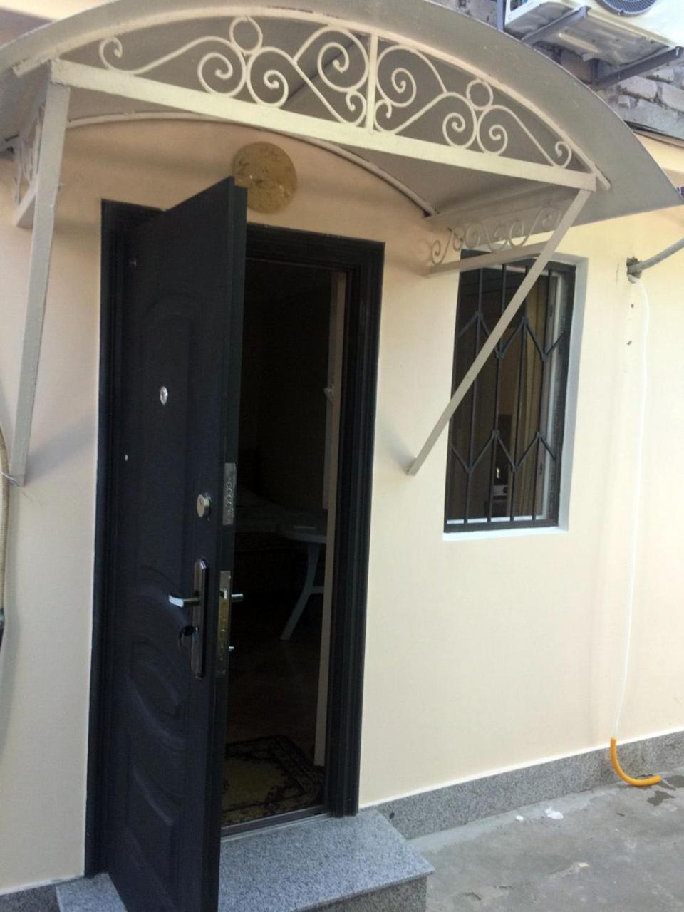 Batumi Guesthouse 28A Exterior photo